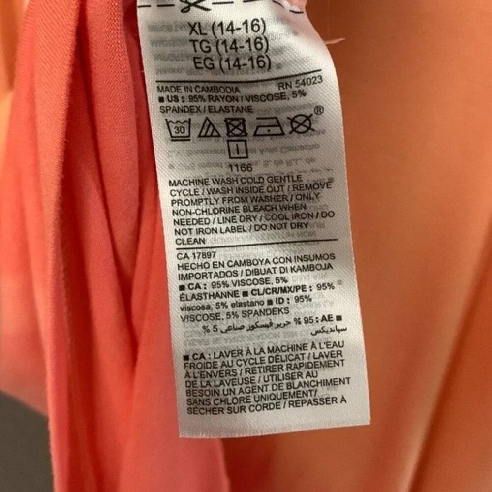Old Navy Girl twist back keyhole tank top. Size XL. Color pink dip dye. NWT.
